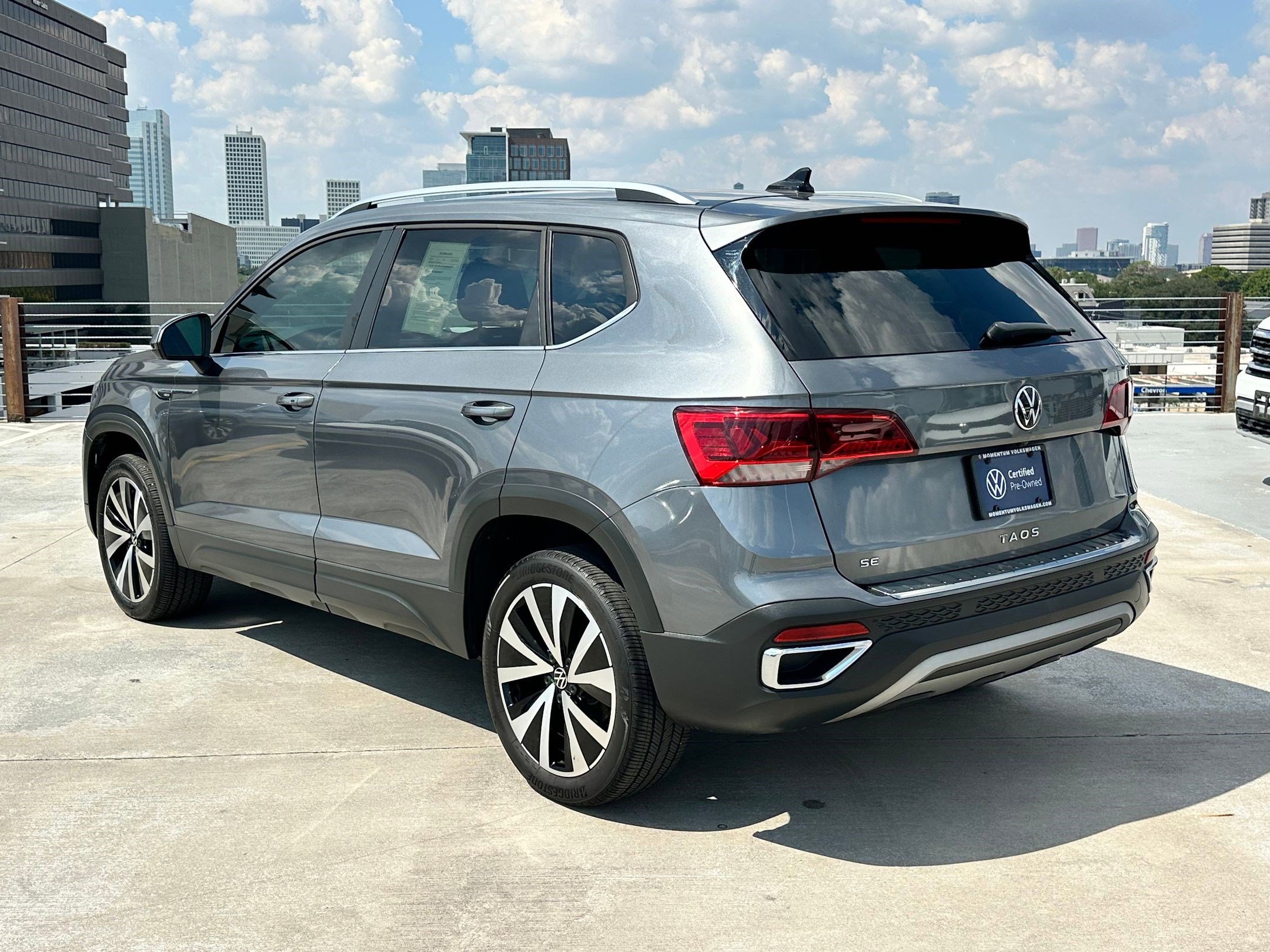2022 Volkswagen Taos SE photo 3