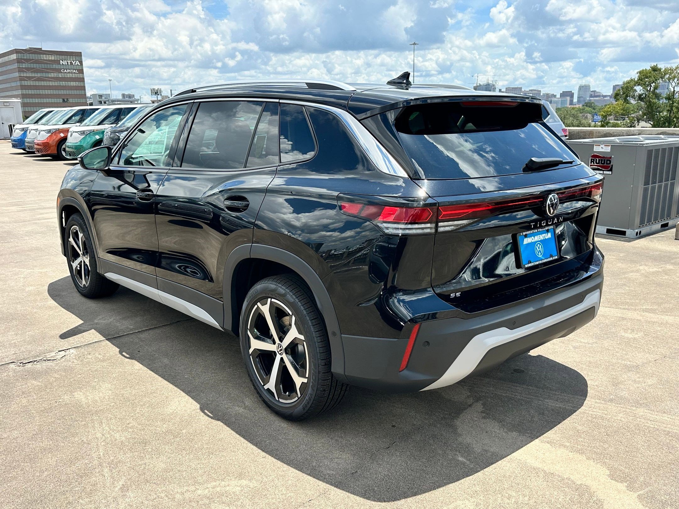 2025 Volkswagen Tiguan SE photo 3