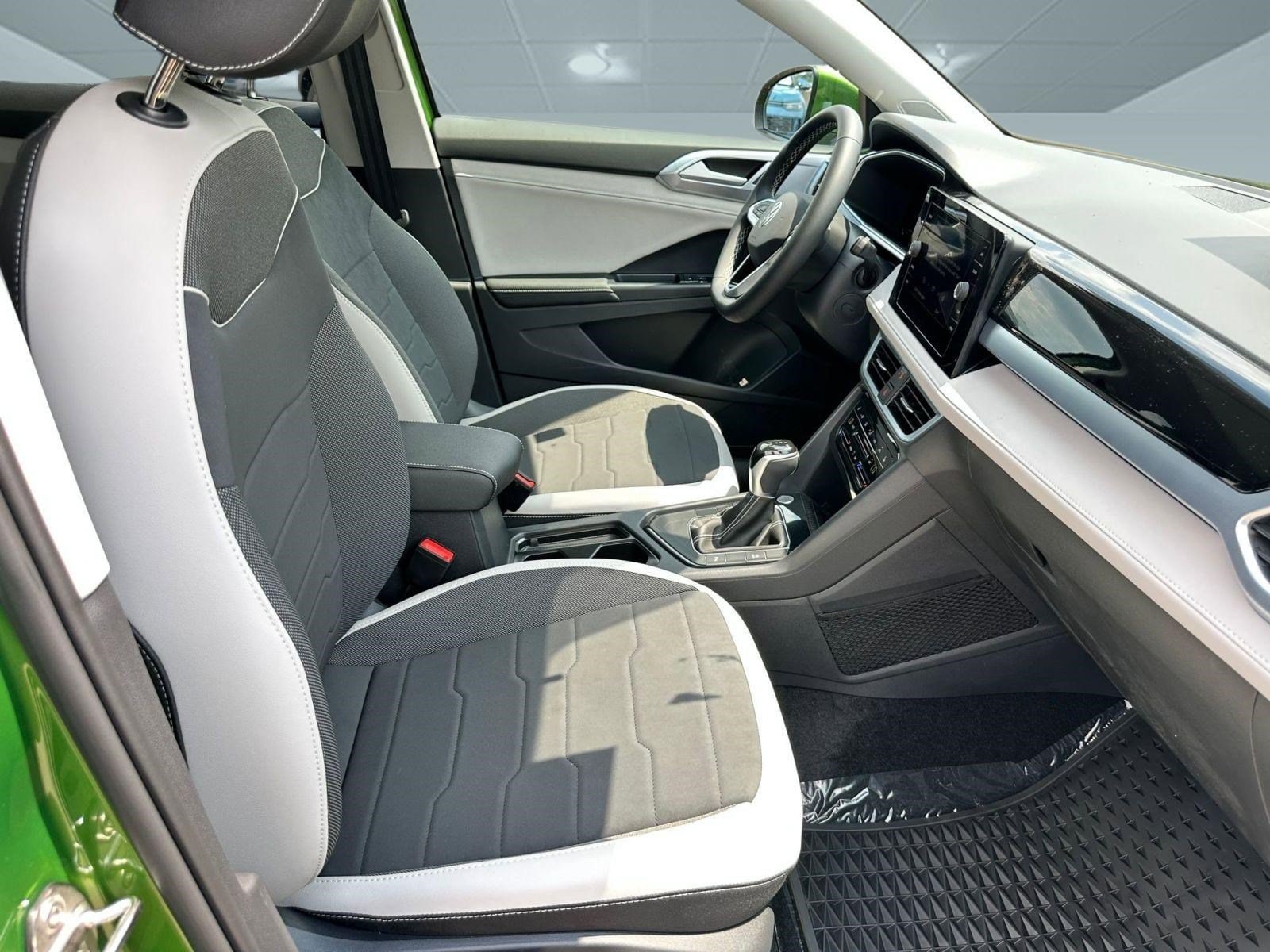 2025 Volkswagen Taos SE - Photo 20