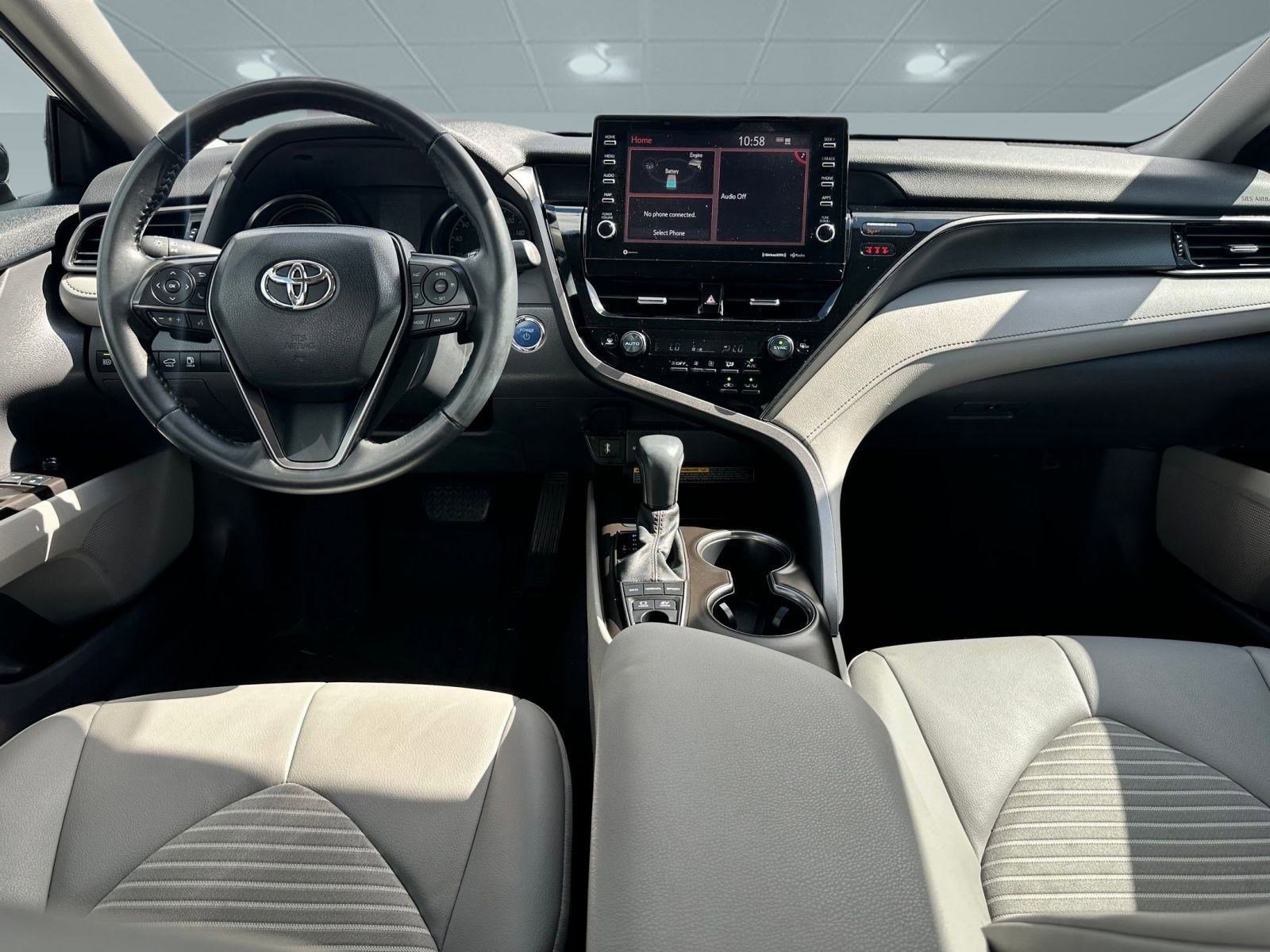 2021 Toyota Camry Hybrid SE photo 4