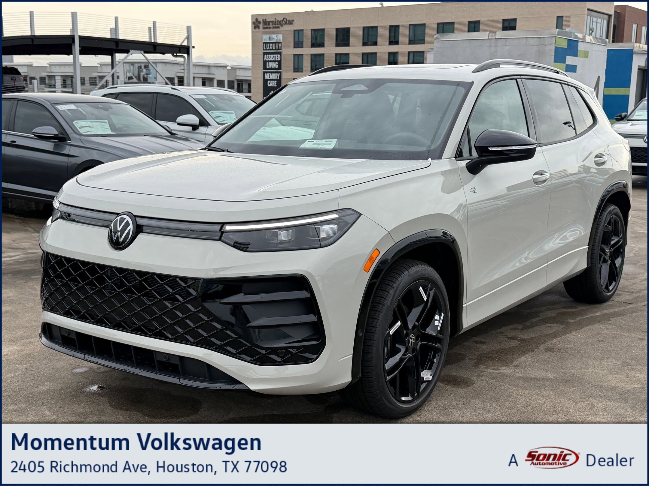 2026 Volkswagen Tiguan 2.0T SE R-Line Black's photo