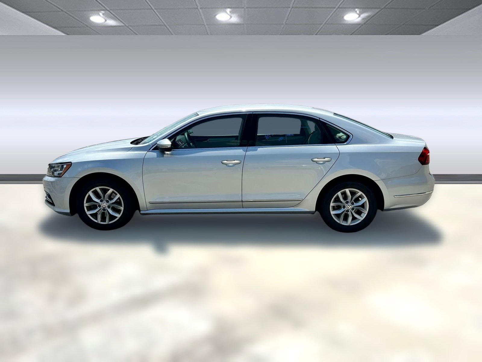 2017 Volkswagen Passat S photo 2