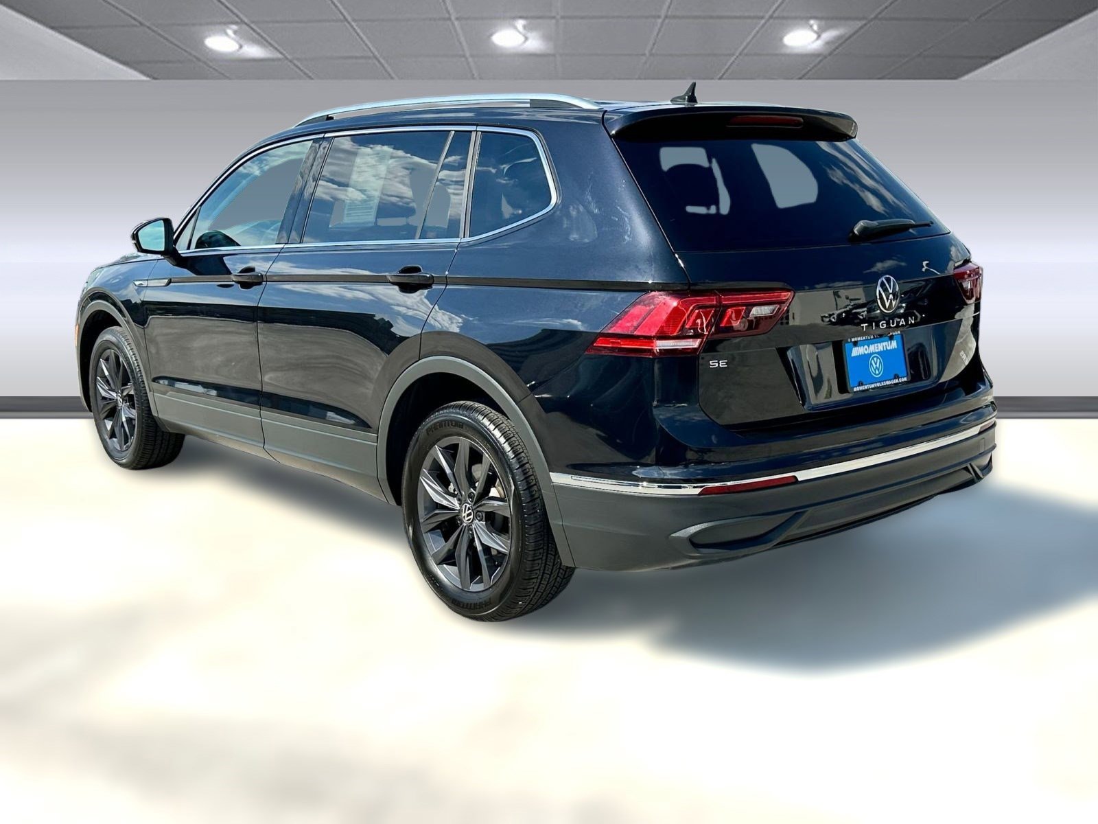 2022 Volkswagen Tiguan SE photo 3