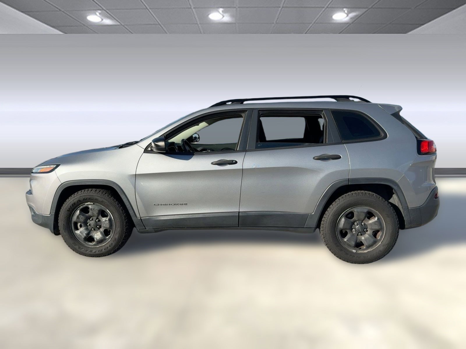 2014 Jeep Cherokee Sport photo 2