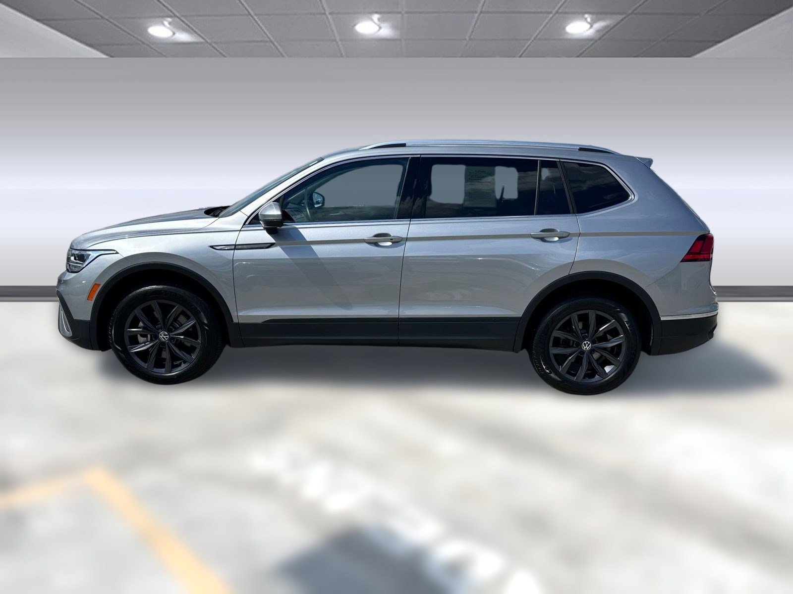 2022 Volkswagen Tiguan SE photo 2