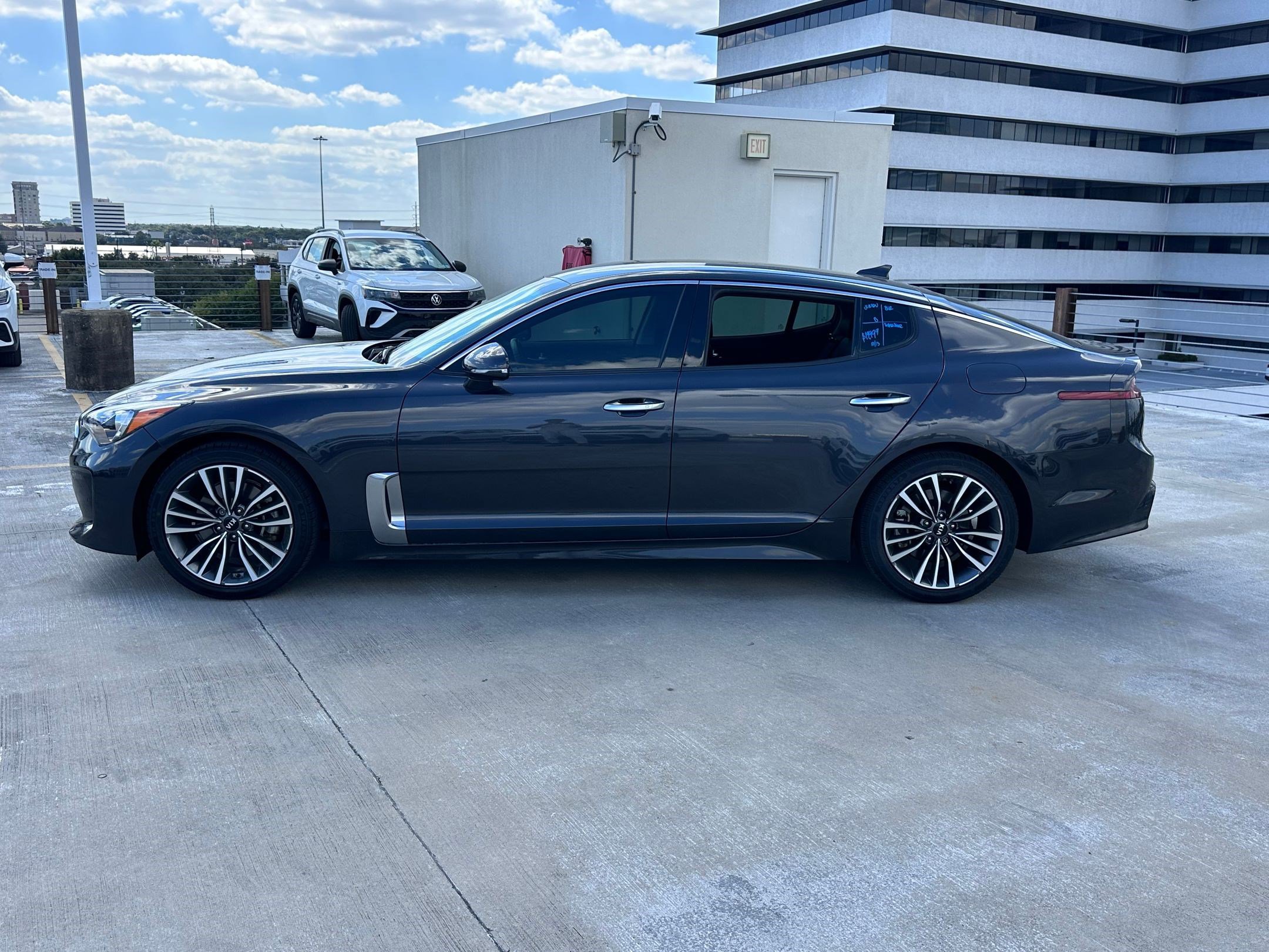 2019 Kia Stinger photo 2