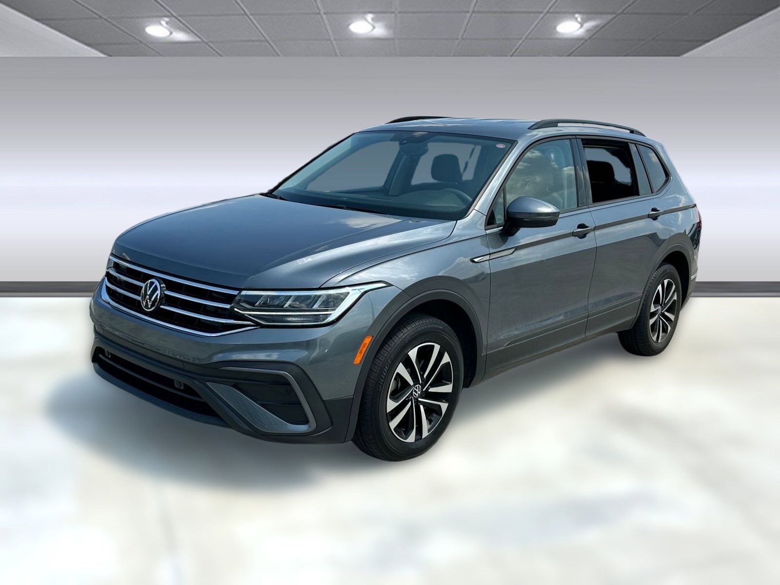 2023 Volkswagen Tiguan S photo 2