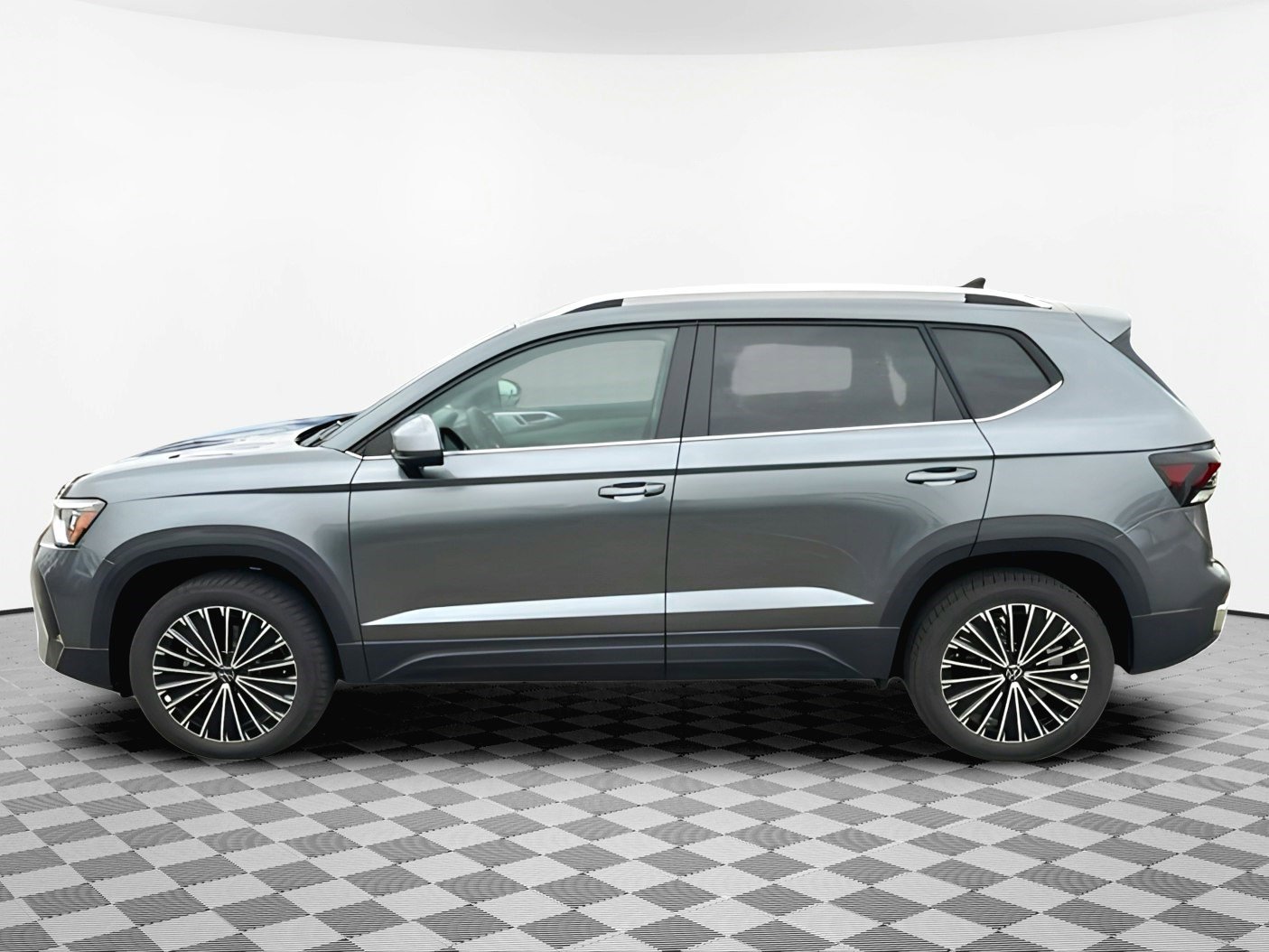 2025 Volkswagen Taos SE photo 2