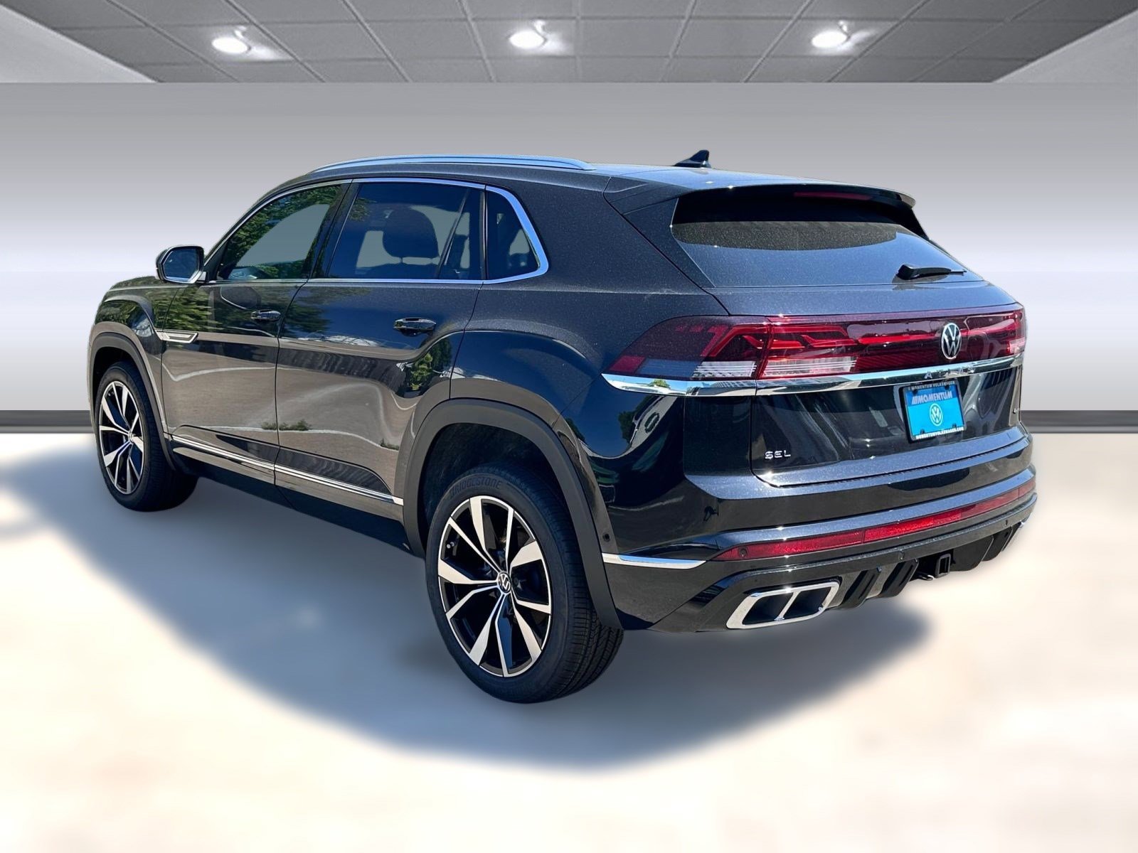 2026 Volkswagen Atlas Cross Sport SEL Premium R-Line photo 2