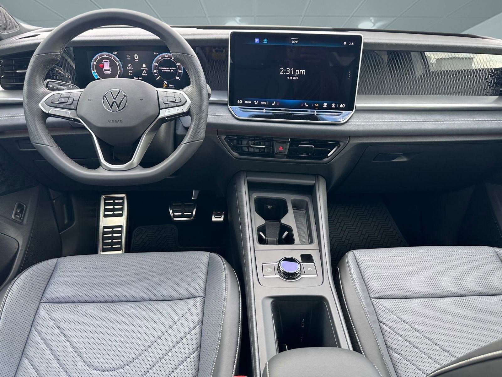 2026 Volkswagen Tiguan SE R-Line Black photo 3