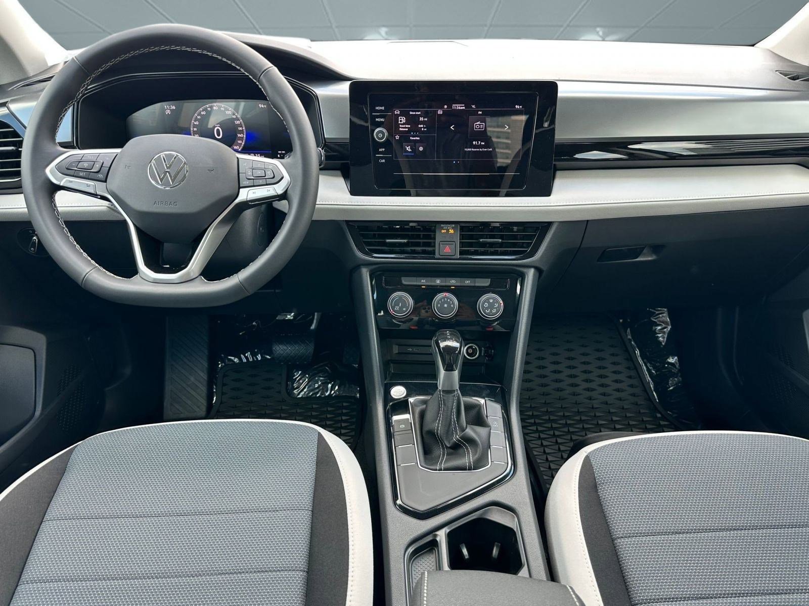 2025 Volkswagen Taos S photo 3