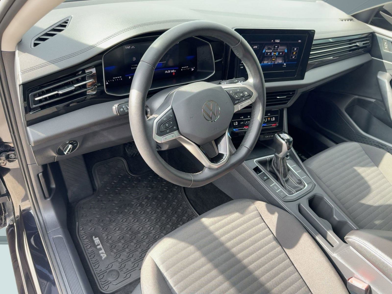 2025 Volkswagen Jetta S photo 4