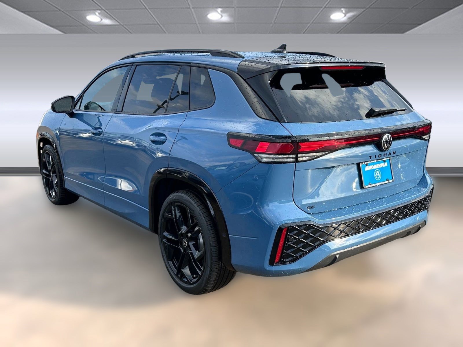 2026 Volkswagen Tiguan SE R-Line Black photo 2