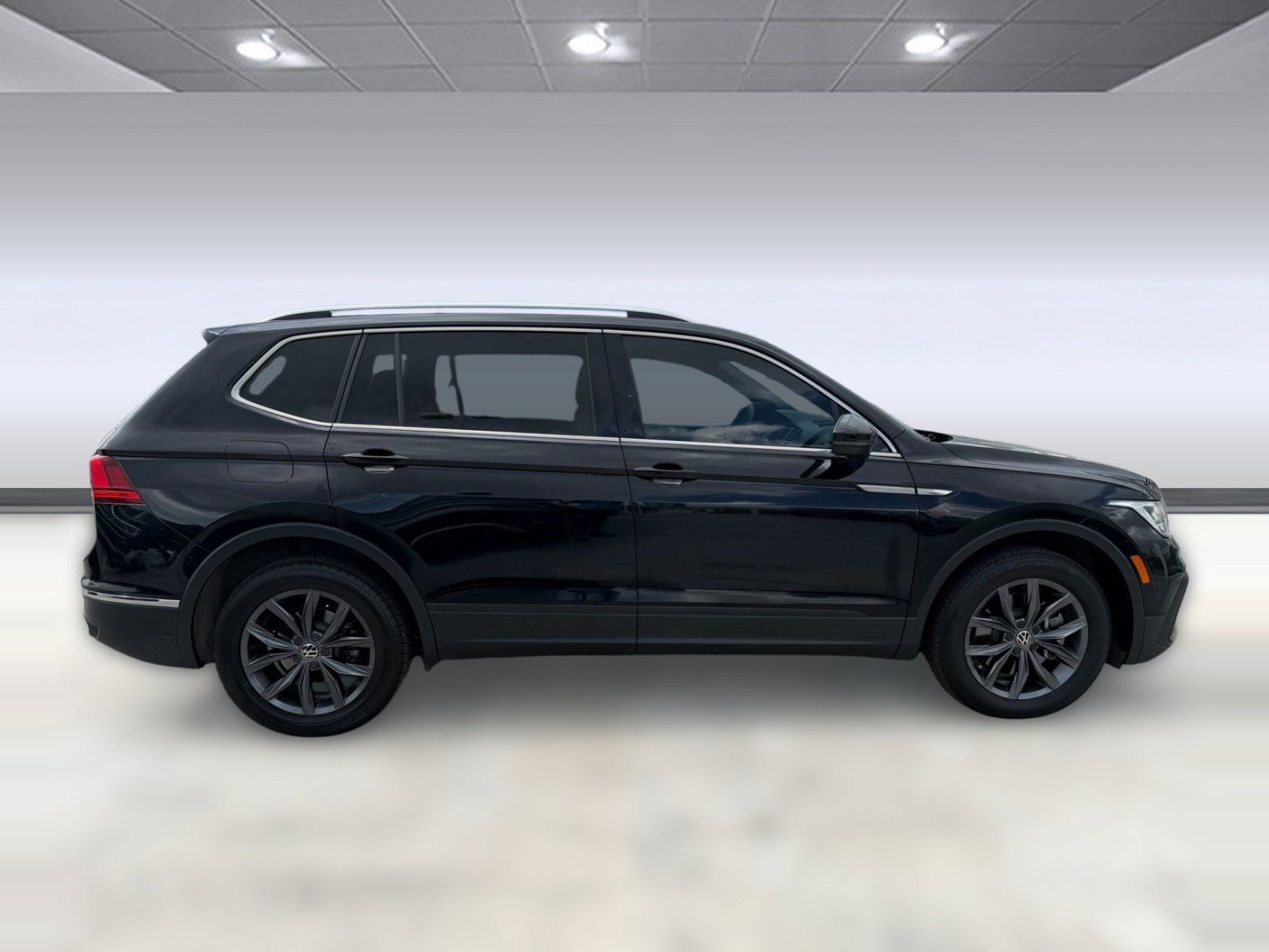 Tiguan SE SUV