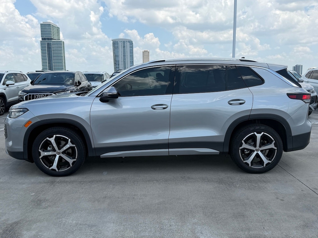 New 2026 Volkswagen Tiguan SE SUV