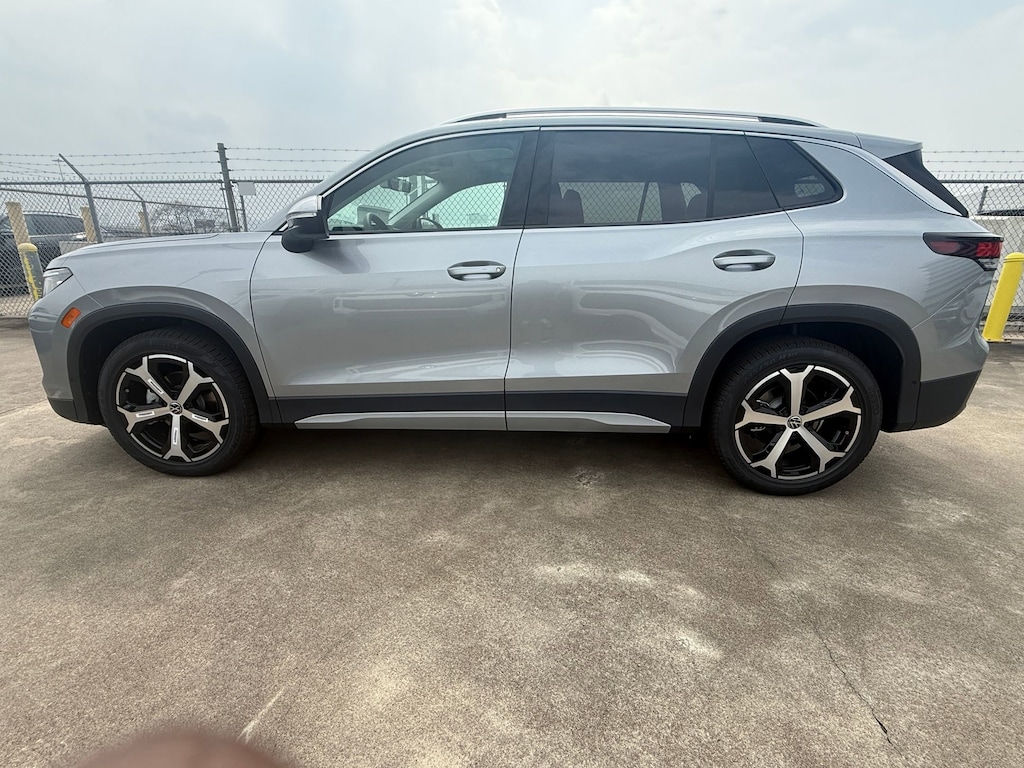 New 2026 Volkswagen Tiguan 2.0T SE SUV