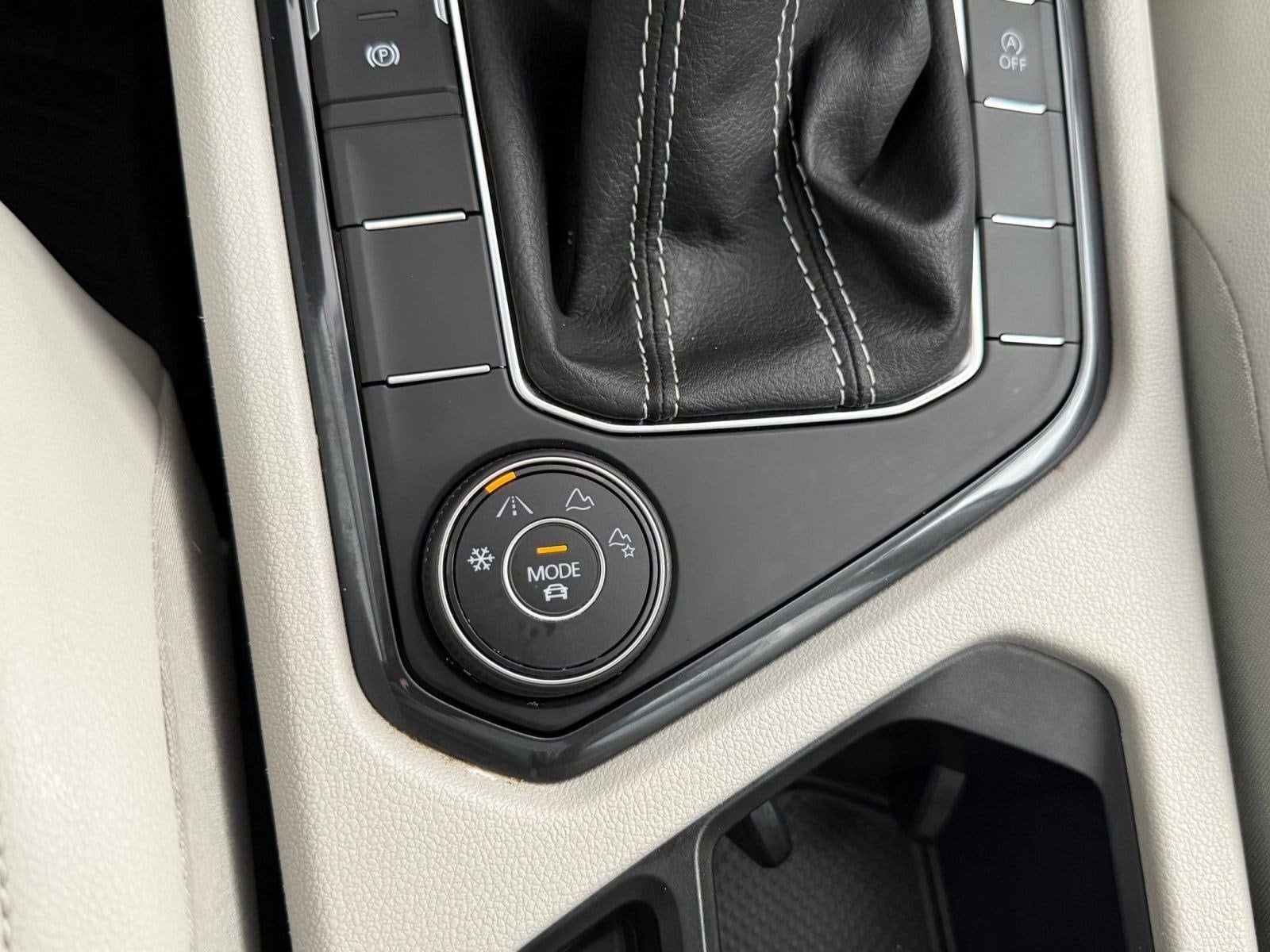 2022 Volkswagen Tiguan SE - Photo 18
