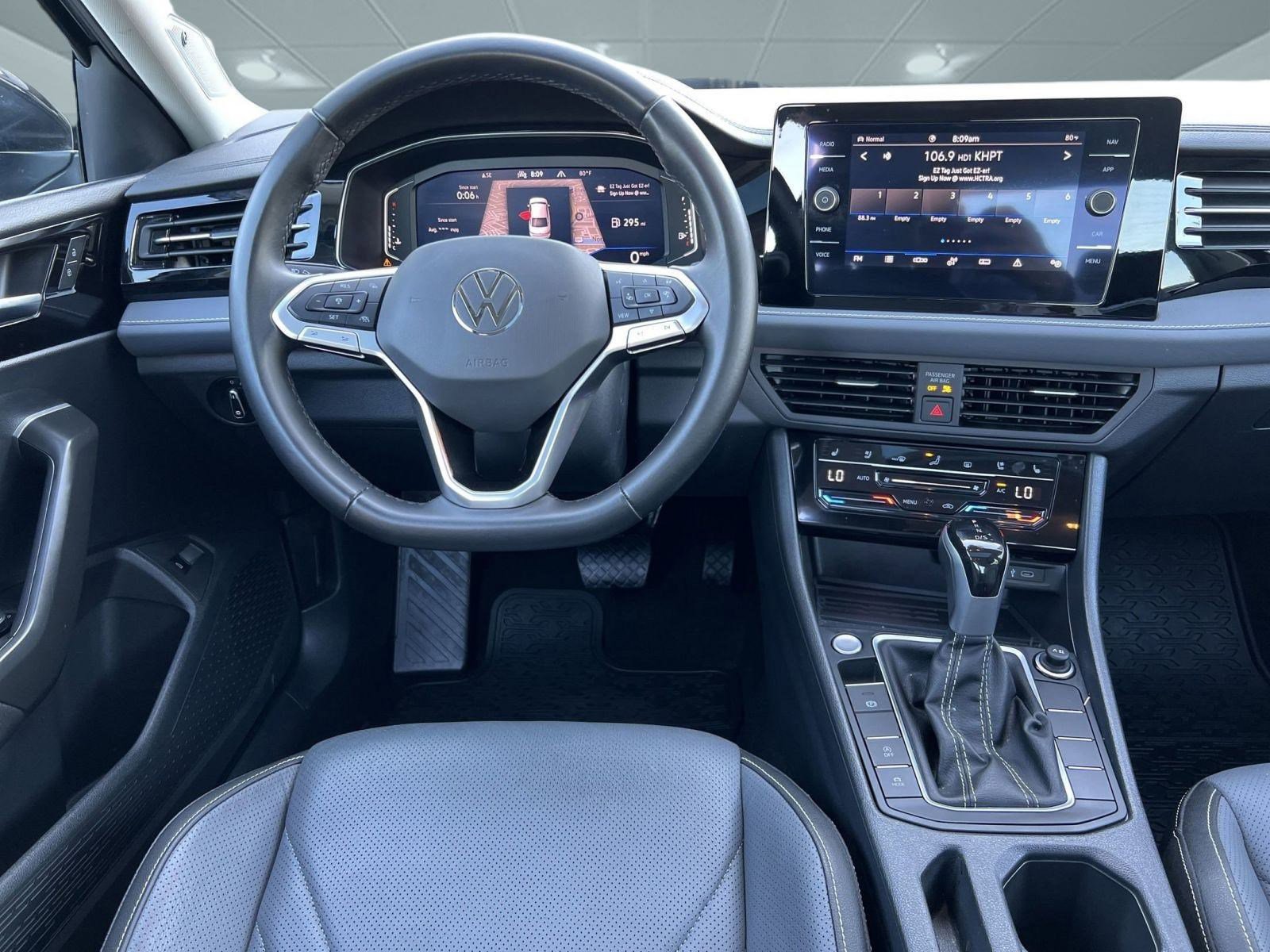 2025 Volkswagen Jetta SEL photo 2