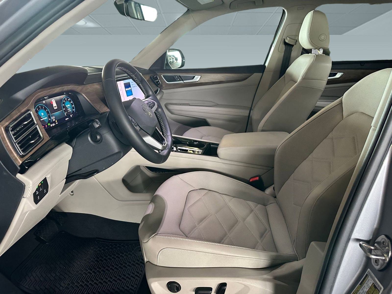 2024 Volkswagen Atlas SE Technology photo 3