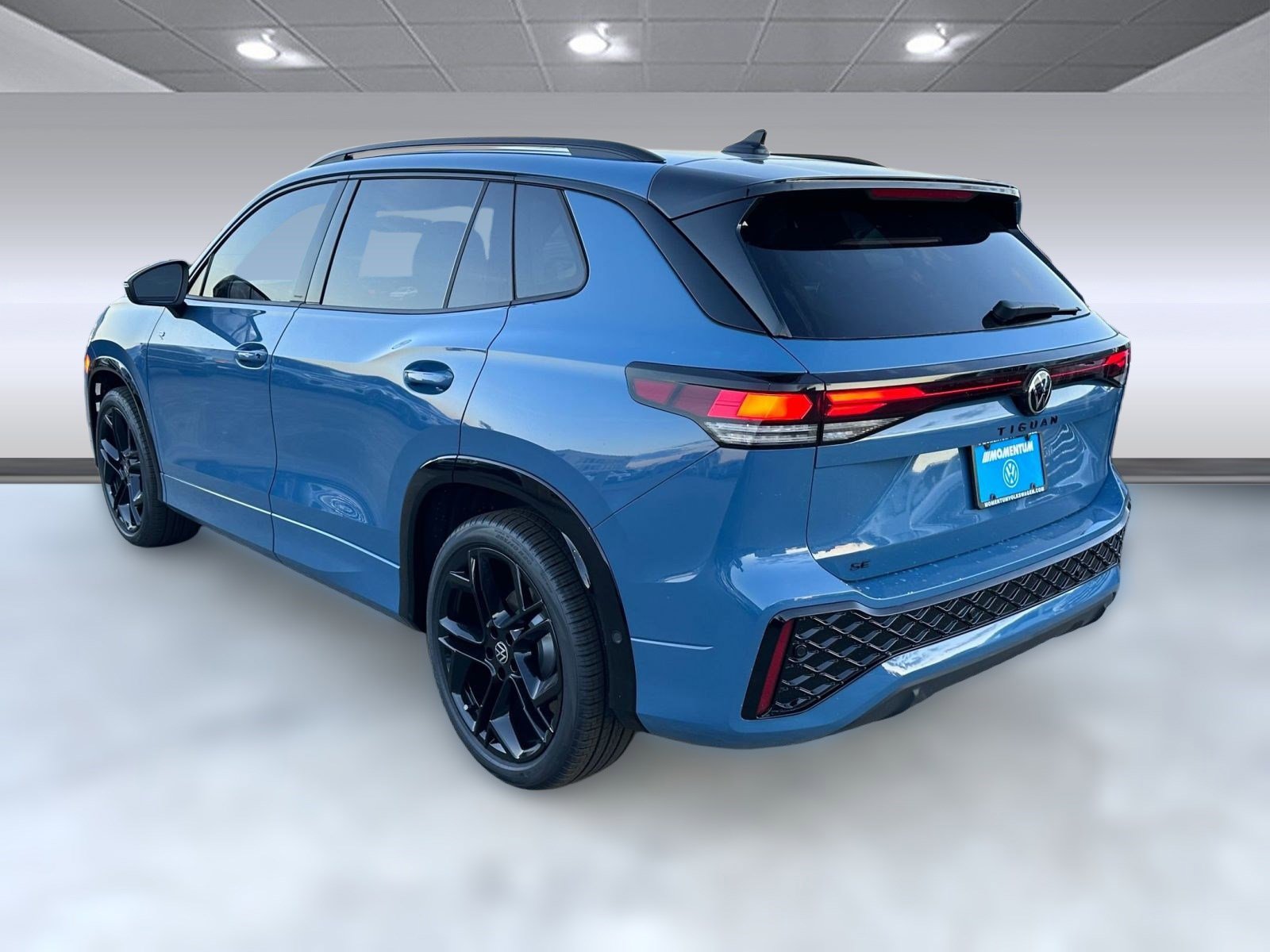 2026 Volkswagen Tiguan SE R-Line Black photo 3