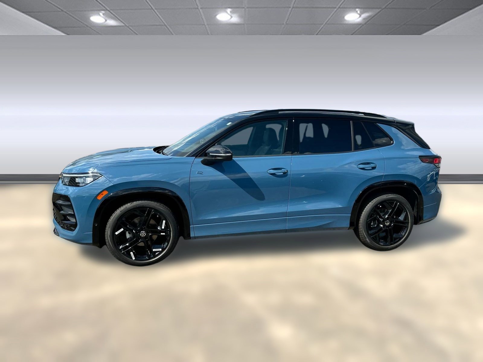 2025 Volkswagen Tiguan SE R-Line Black photo 2