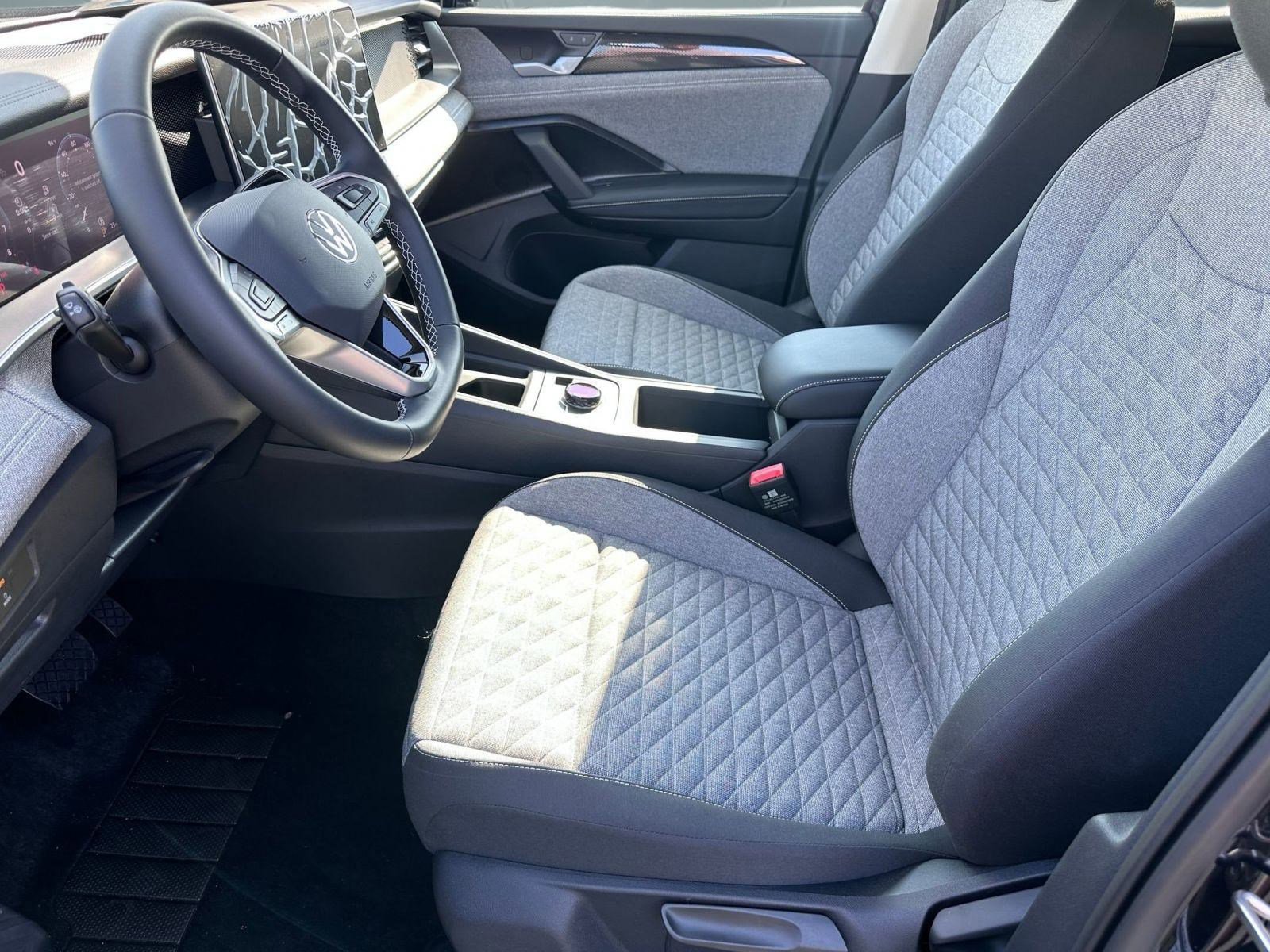 2026 Volkswagen Tiguan S photo 4