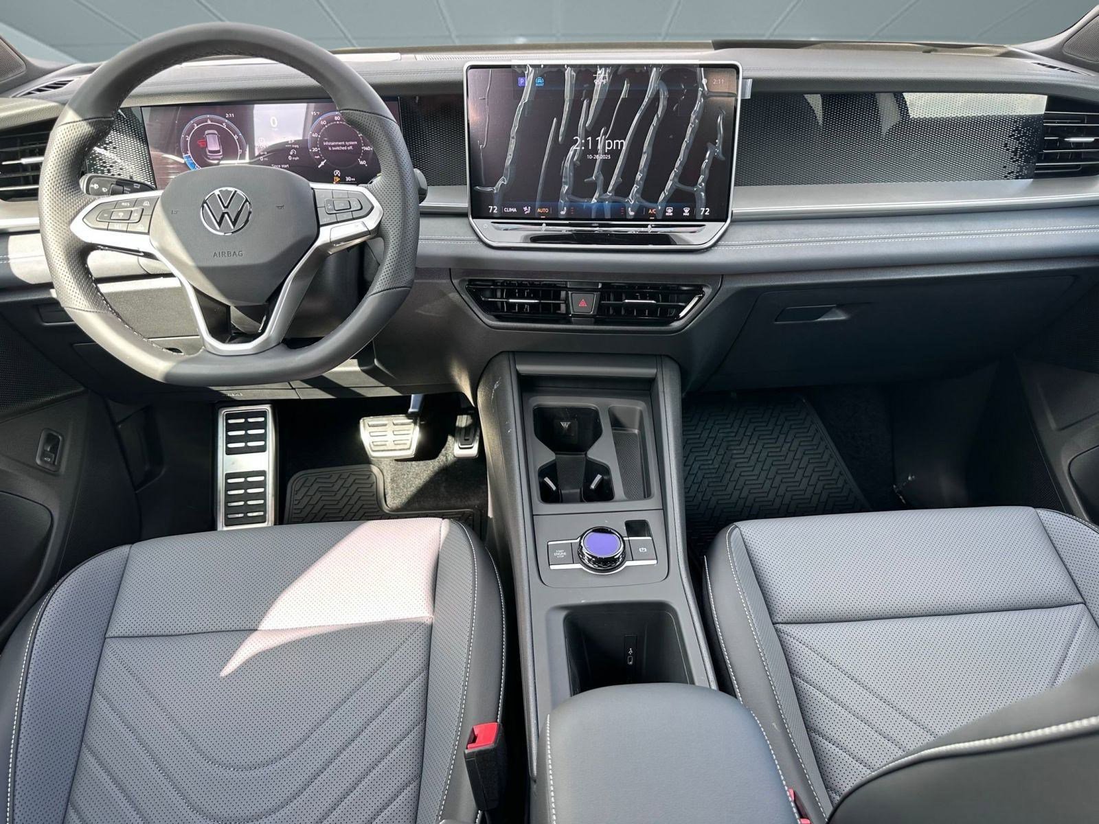 2026 Volkswagen Tiguan SE R-Line Black photo 2