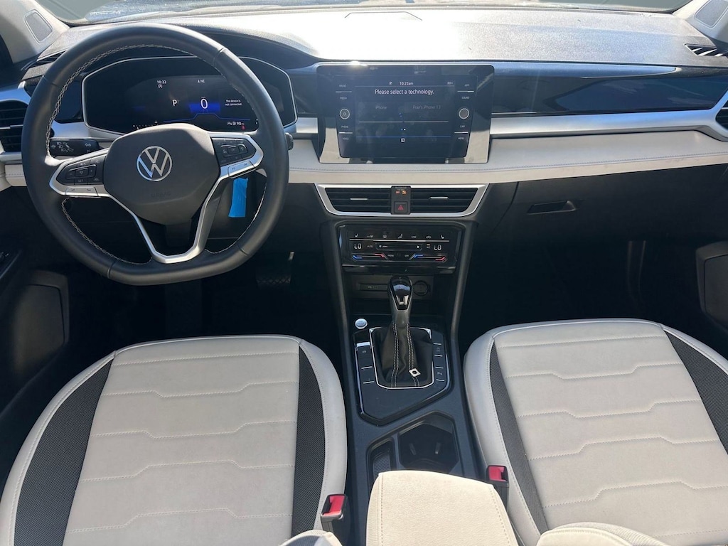 New 2025 Volkswagen Taos 1.5T SE SUV