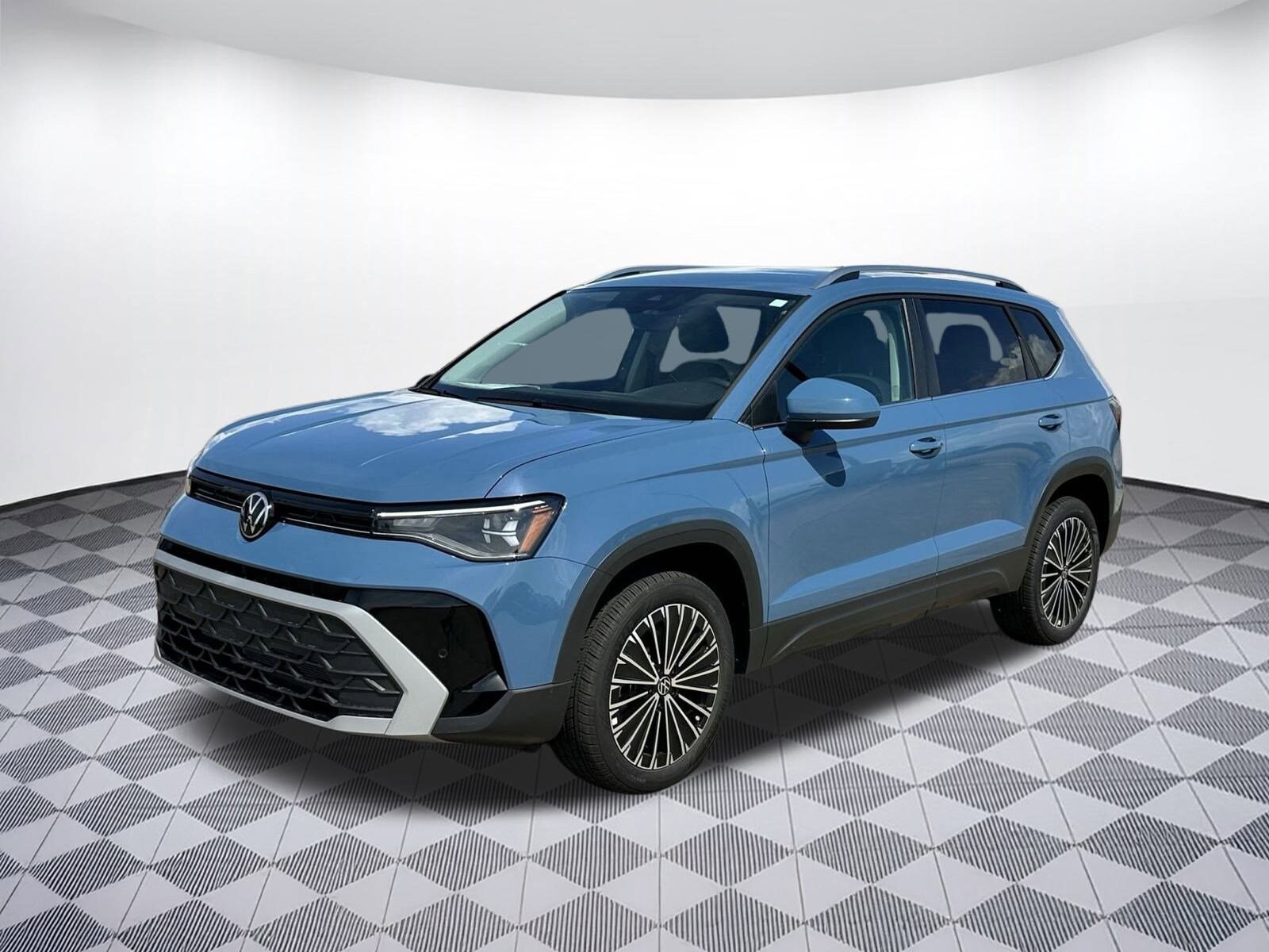 2025 Volkswagen Taos SE photo 2