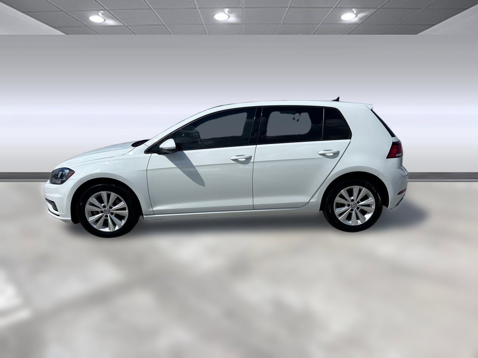 2019 Volkswagen Golf SE photo 2