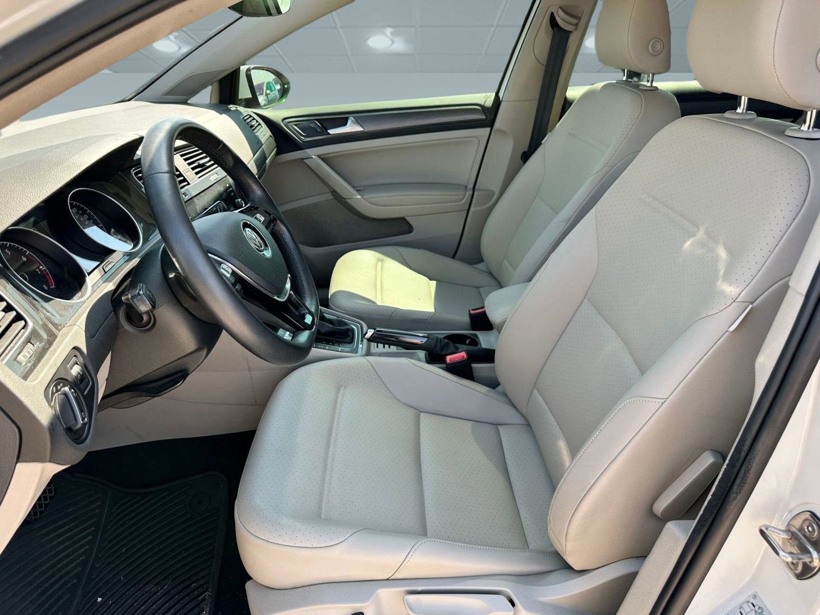 2019 Volkswagen Golf SE photo 4