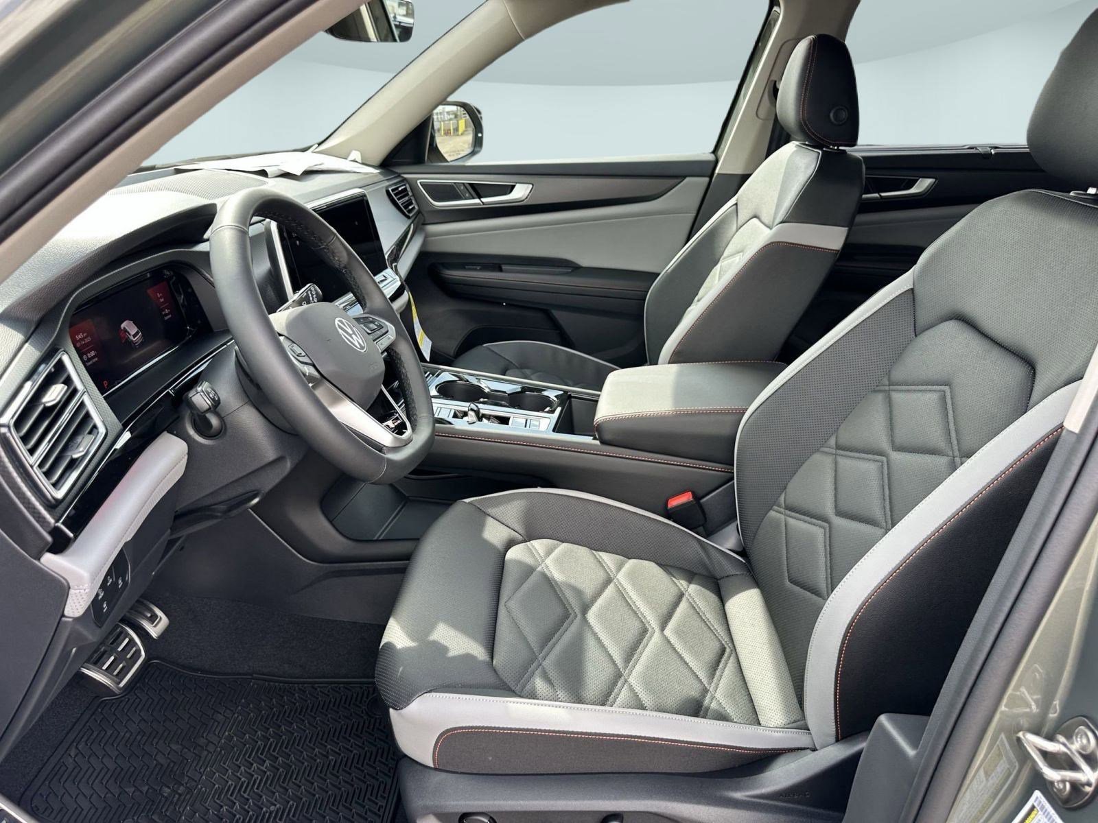 2025 Volkswagen Atlas Peak Edition SE photo 4