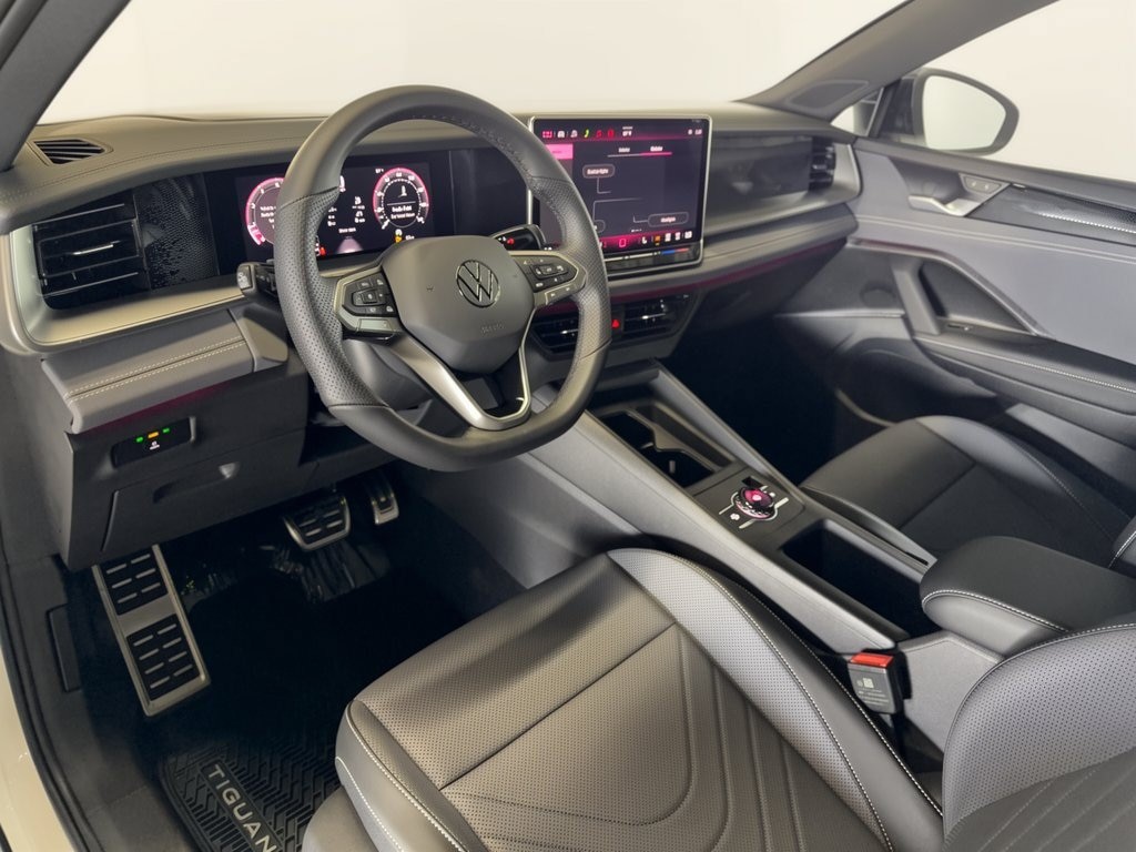 New 2026 Volkswagen Tiguan SE R-Line Black SUV