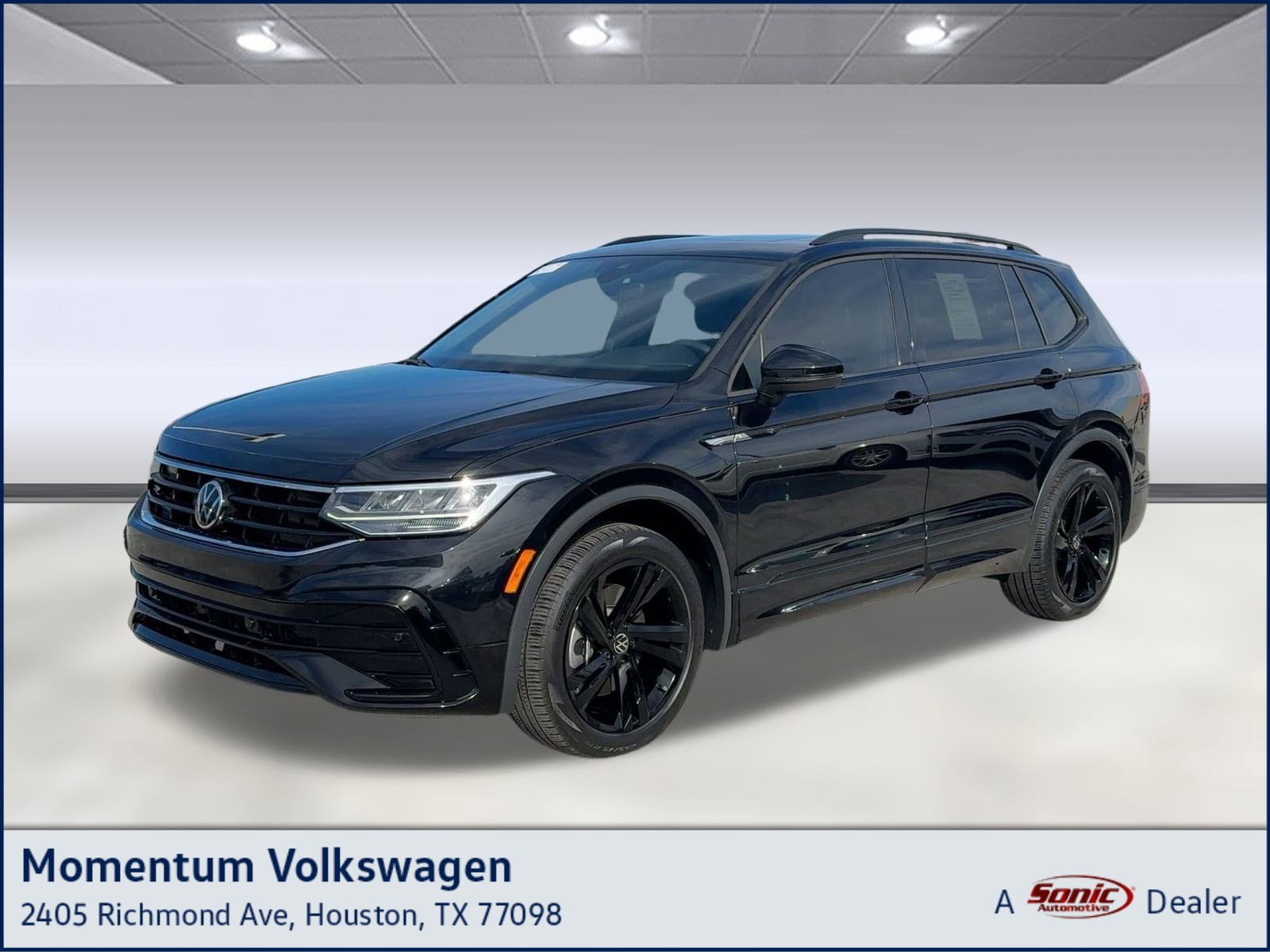 2024 Volkswagen Tiguan SE R-LINE BLACK's photo