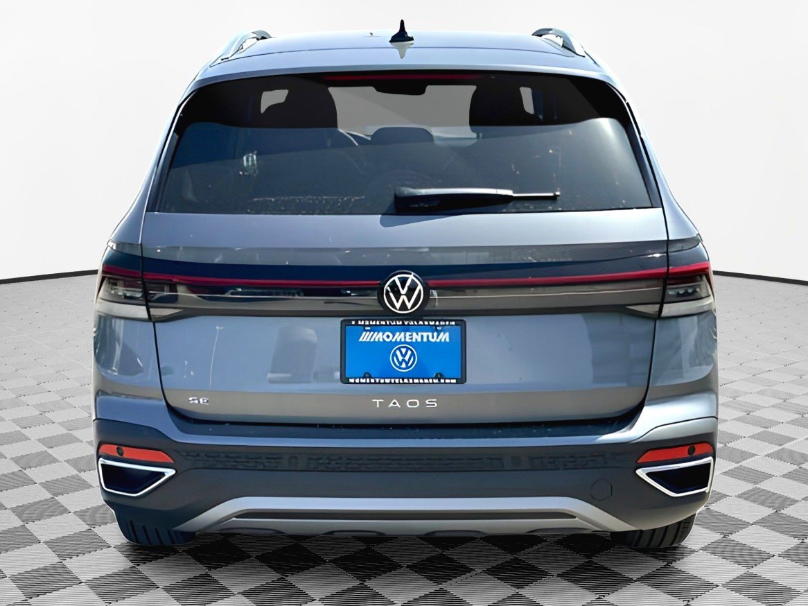 2025 Volkswagen Taos SE photo 4