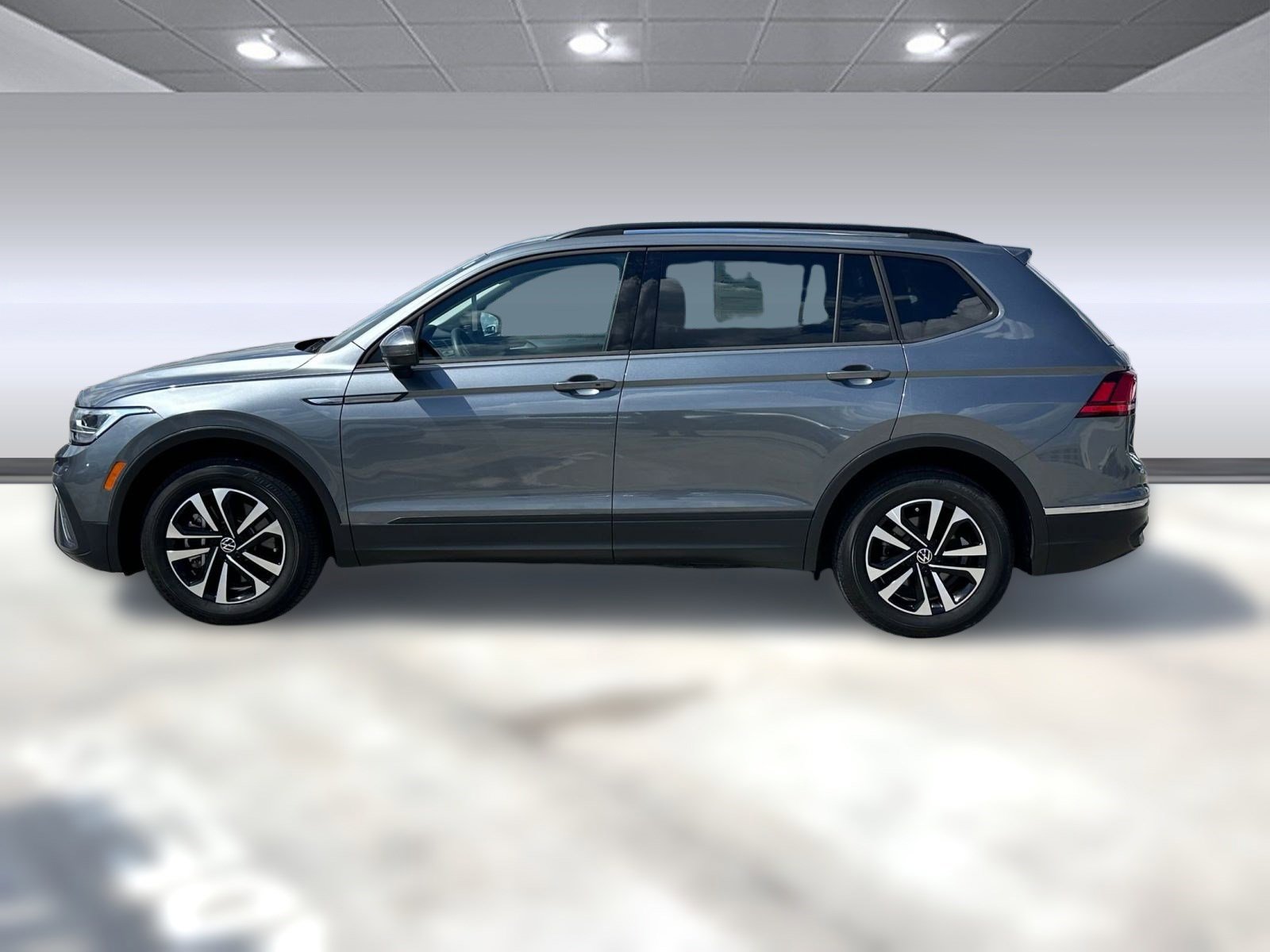 2023 Volkswagen Tiguan S photo 2
