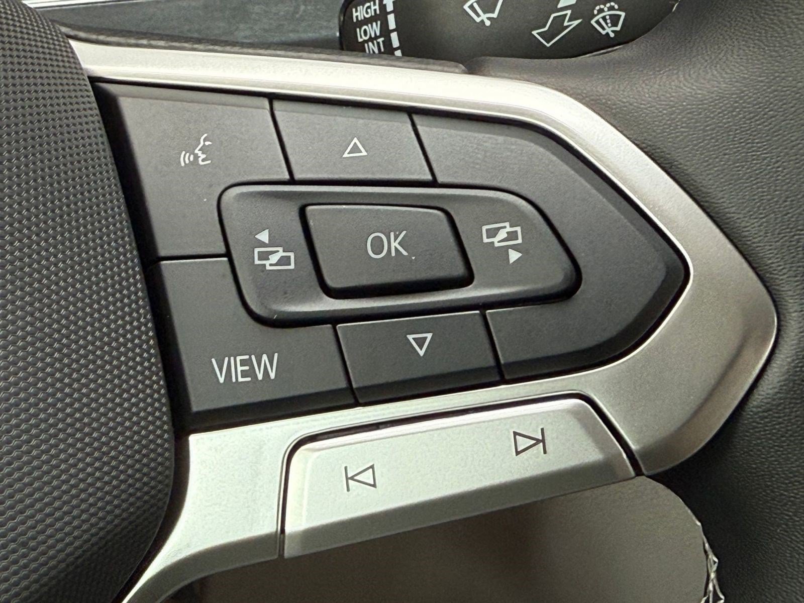 2022 Volkswagen Tiguan SE - Photo 16