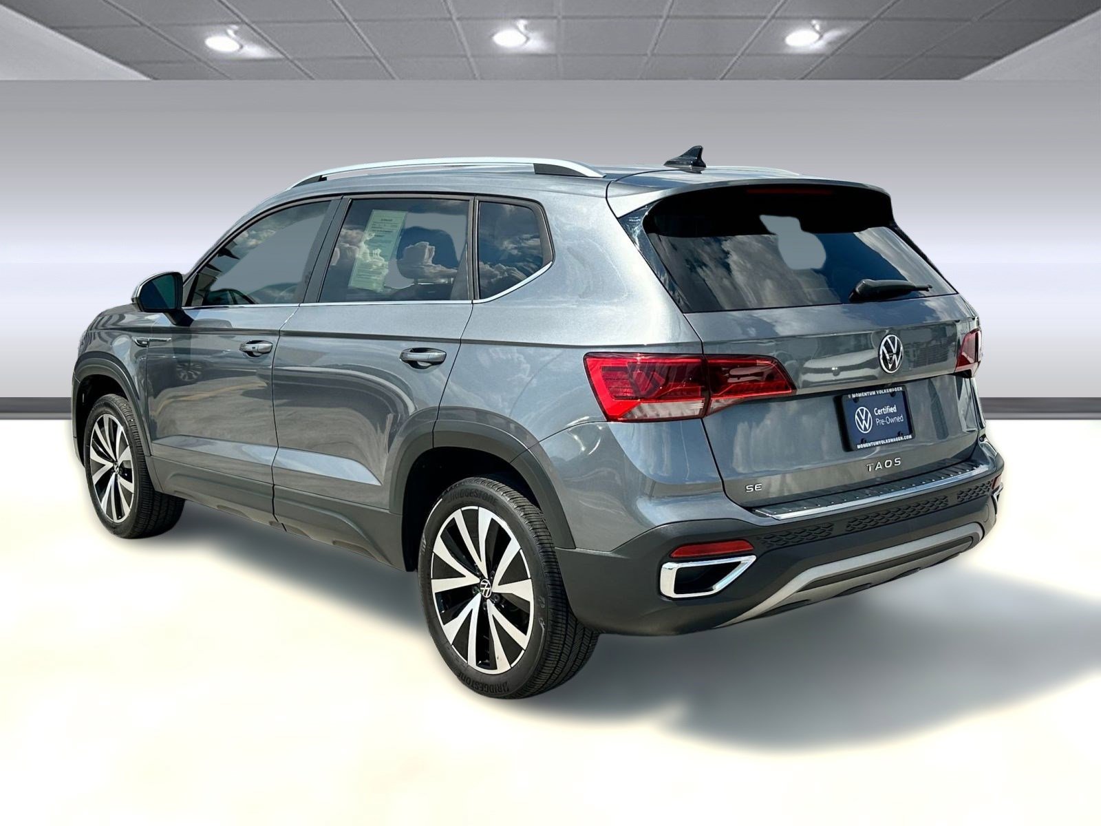 2022 Volkswagen Taos SE photo 2