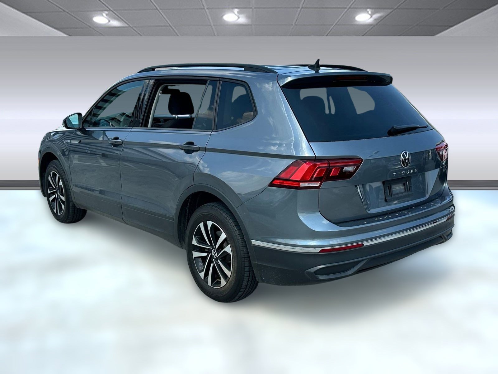 2023 Volkswagen Tiguan S photo 2