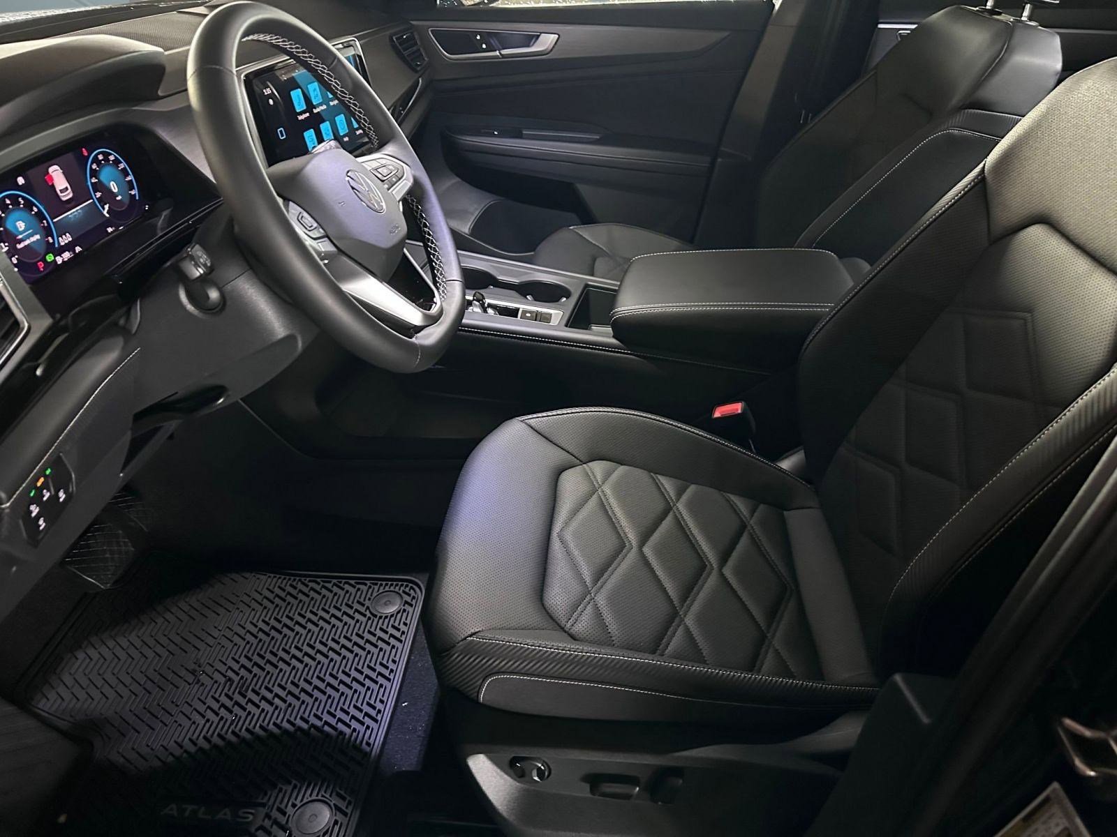 2026 Volkswagen Atlas Cross Sport SE photo 4