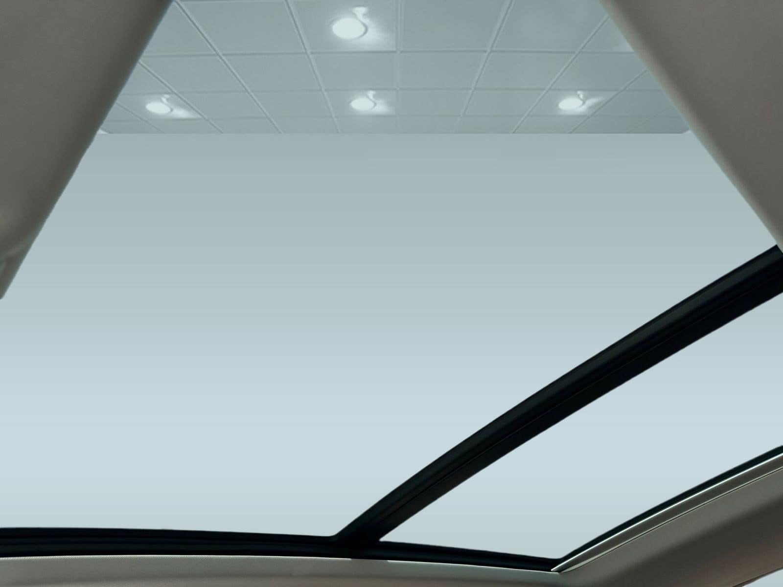 2025 Volkswagen Taos SE - Photo 14