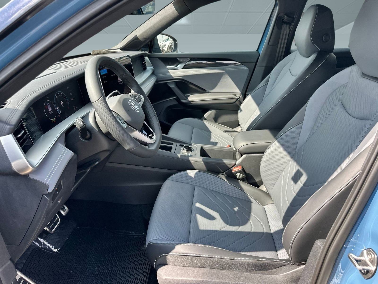 2025 Volkswagen Tiguan SE R-Line Black photo 4