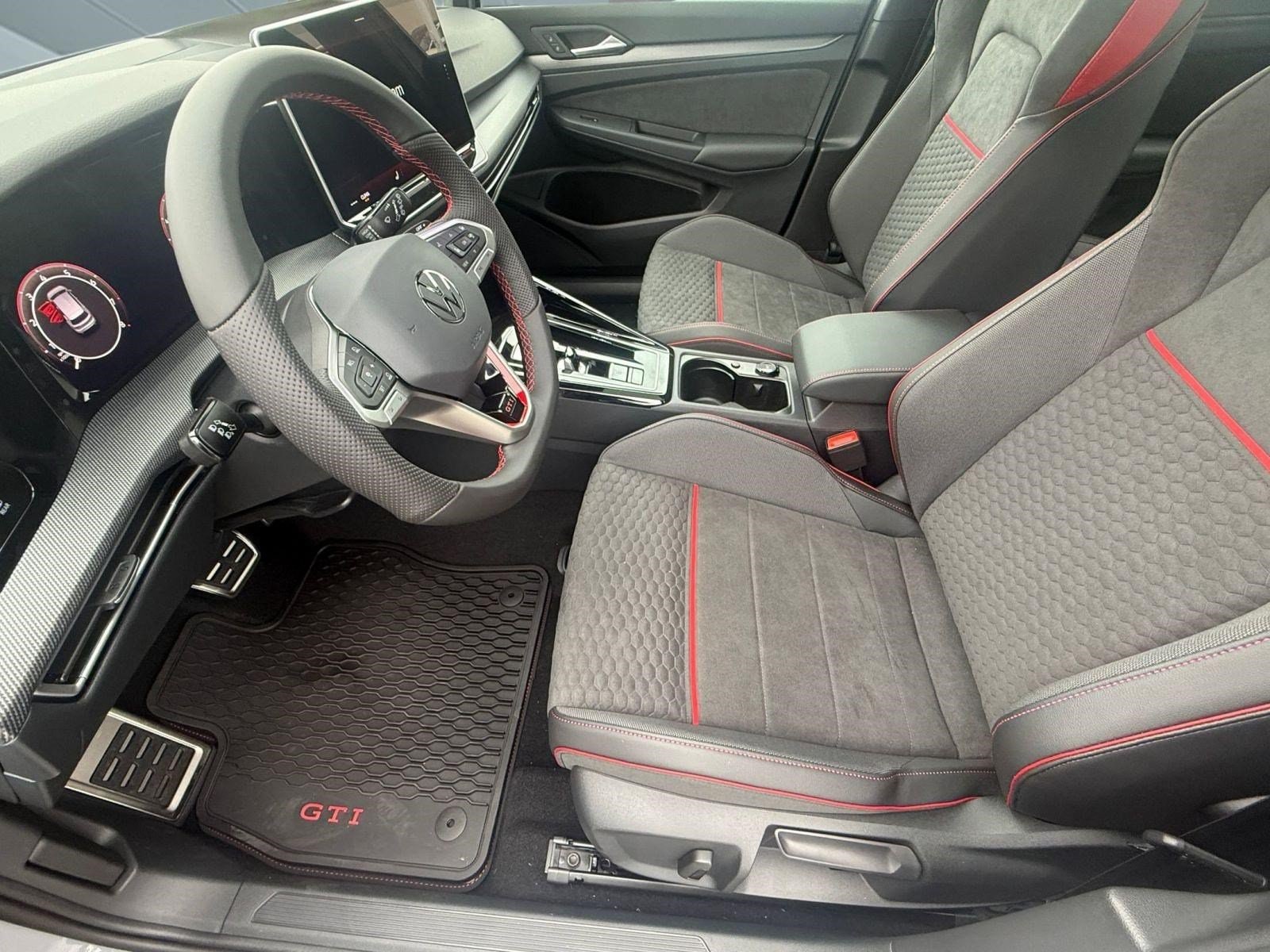 2026 Volkswagen Golf GTI SE Hatchback