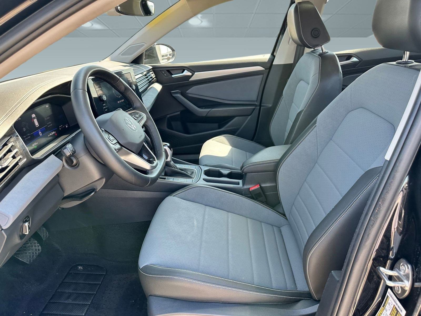 2025 Volkswagen Jetta SE photo 4