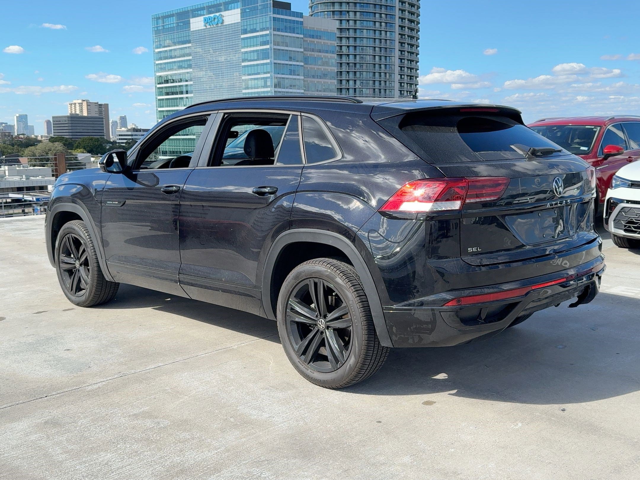 2023 Volkswagen Atlas Cross Sport SEL R-Line photo 3