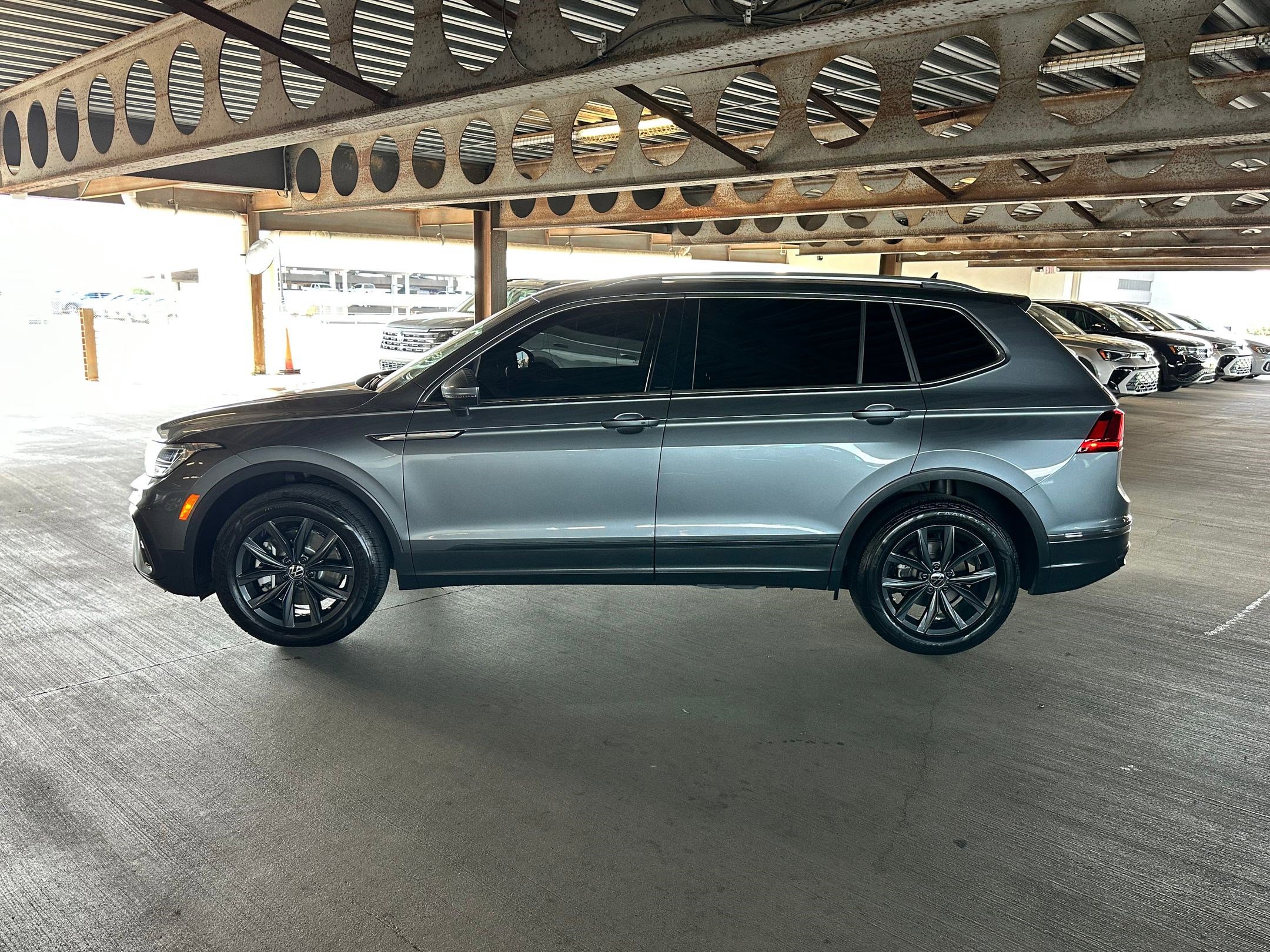 2024 Volkswagen Tiguan SE Wolfsburg Edition photo 2