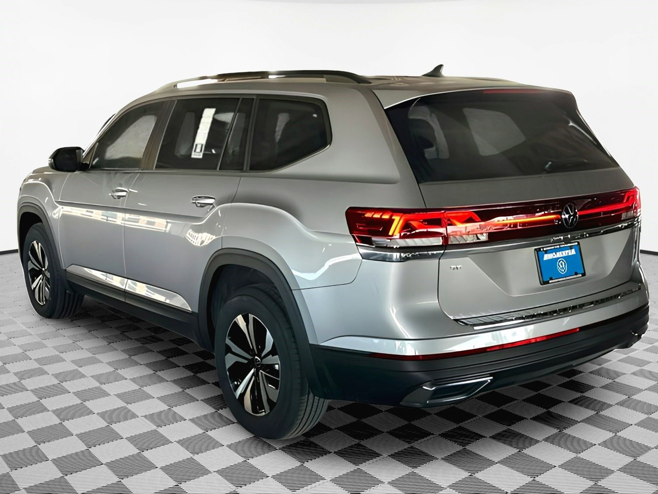 2025 Volkswagen Atlas SE photo 3