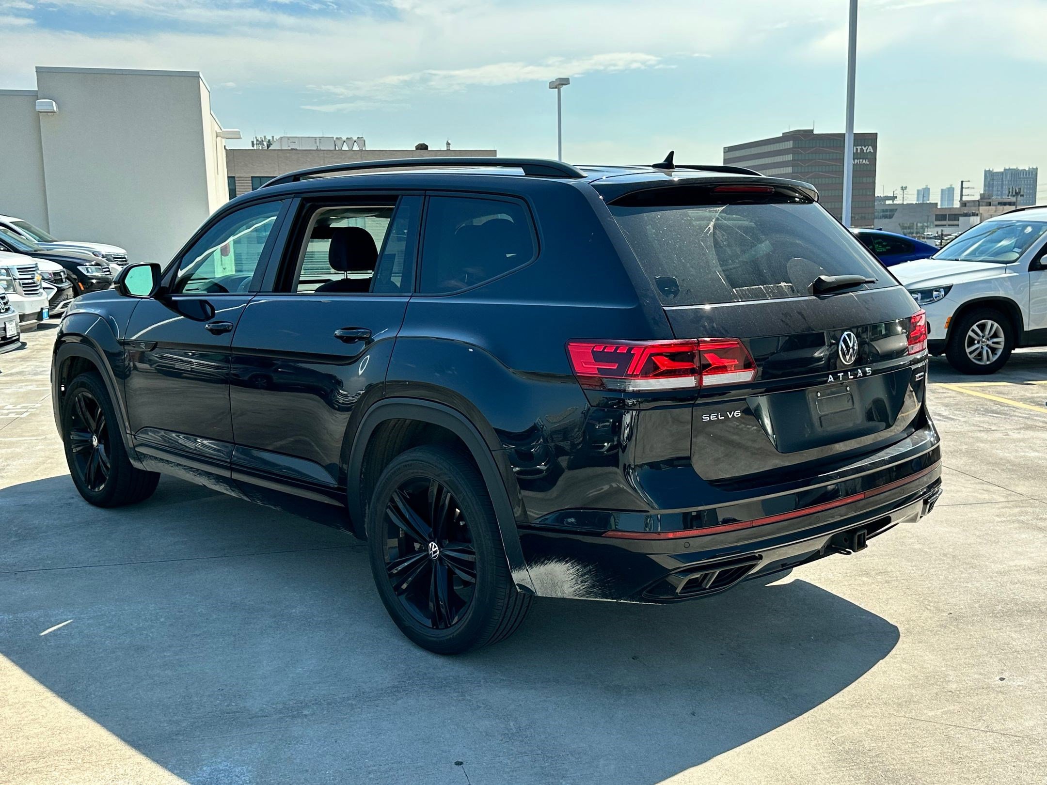 2022 Volkswagen Atlas V6 SEL R-Line photo 3