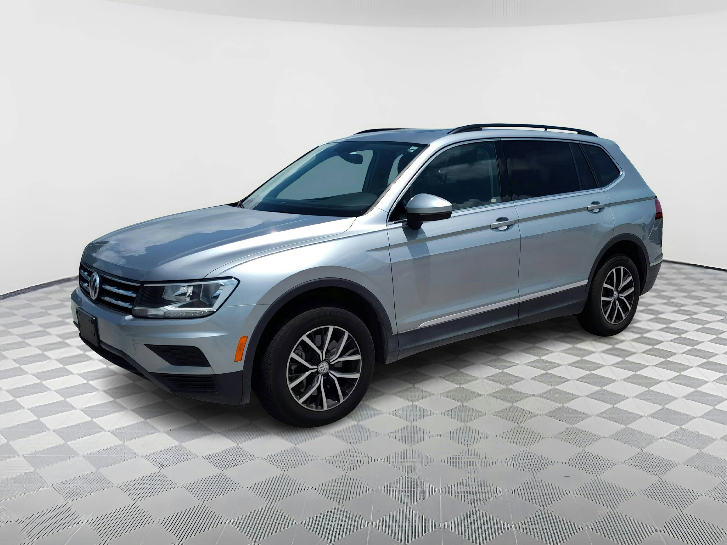 2021 Volkswagen Tiguan SE photo 3
