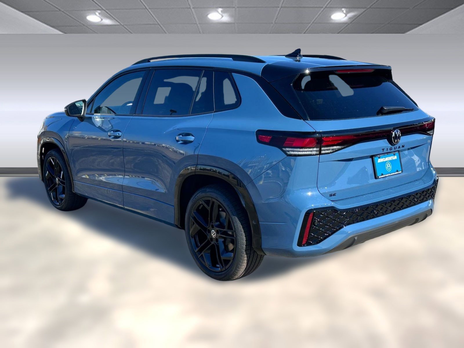 2026 Volkswagen Tiguan SE R-Line Black photo 3